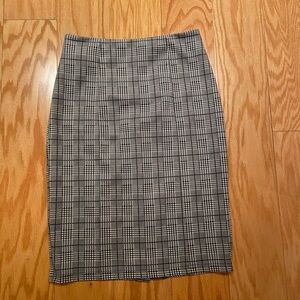 Classic Black and White Plaid Skirt